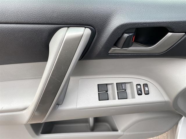 used 2013 Toyota Highlander car, priced at $11,995