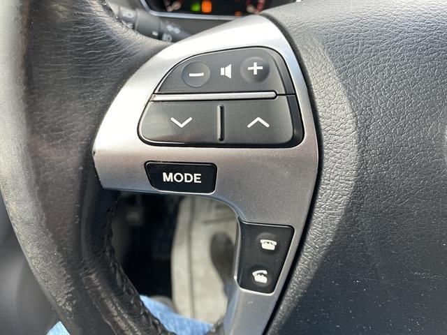 used 2013 Toyota Highlander car, priced at $11,995