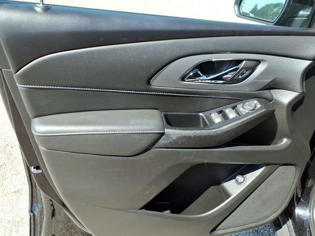 used 2023 Chevrolet Traverse car, priced at $28,231