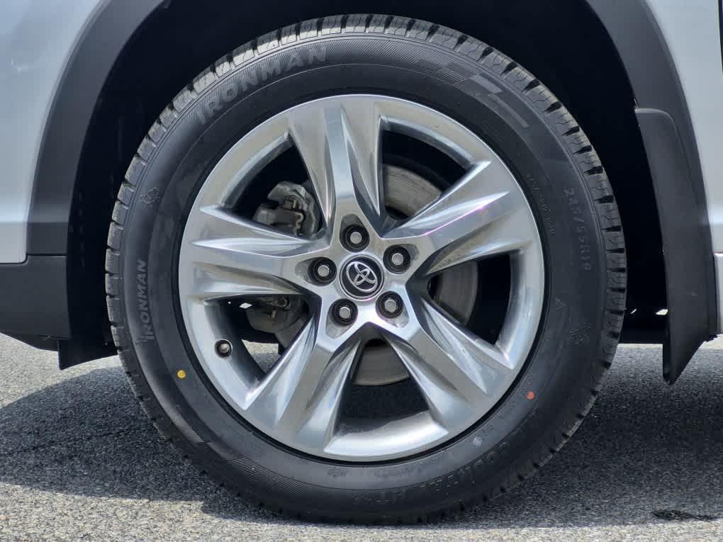used 2019 Toyota Highlander car, priced at $29,487