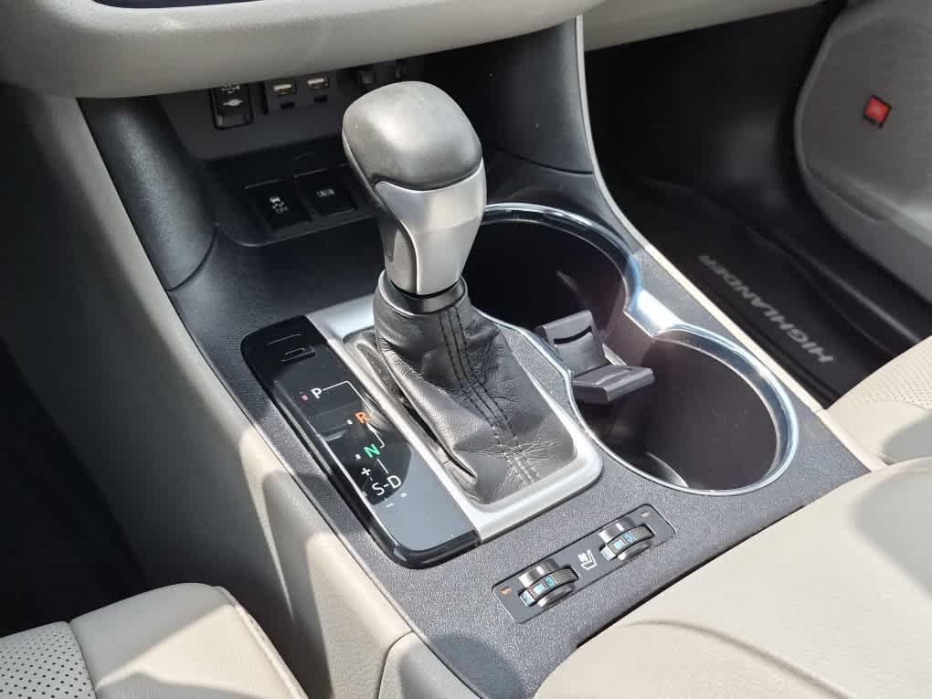 used 2019 Toyota Highlander car, priced at $29,487