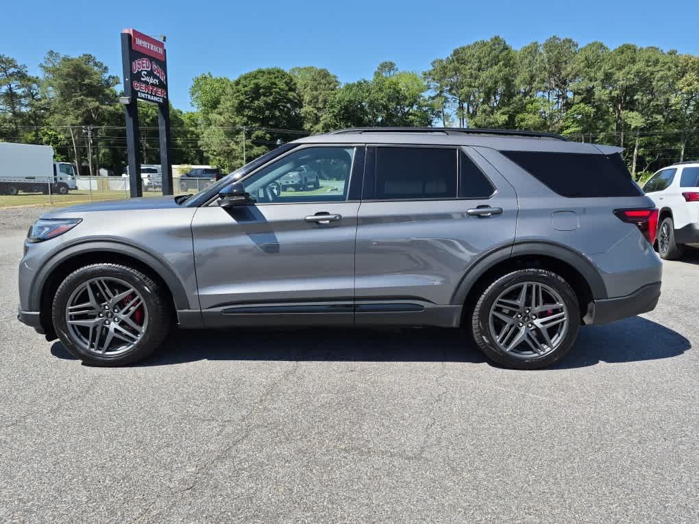 used 2025 Ford Explorer car, priced at $51,487