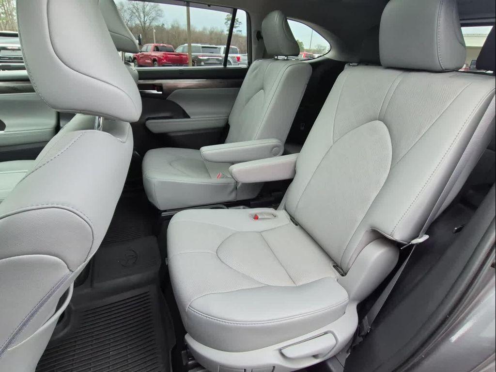 used 2021 Toyota Highlander car, priced at $30,858