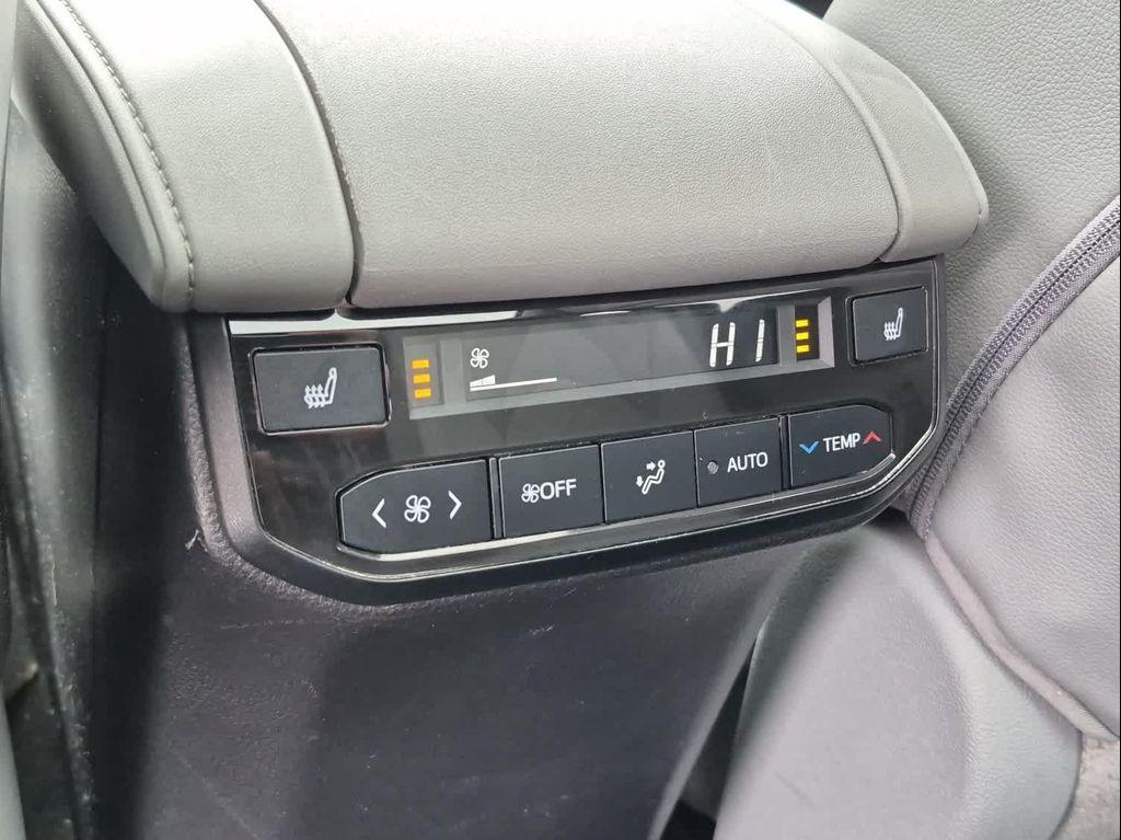 used 2021 Toyota Highlander car, priced at $30,858