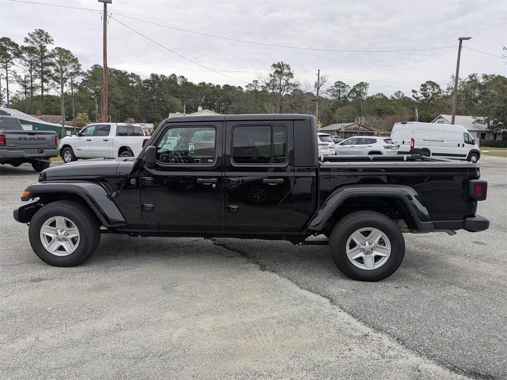 used 2022 Jeep Gladiator car, priced at $27,995