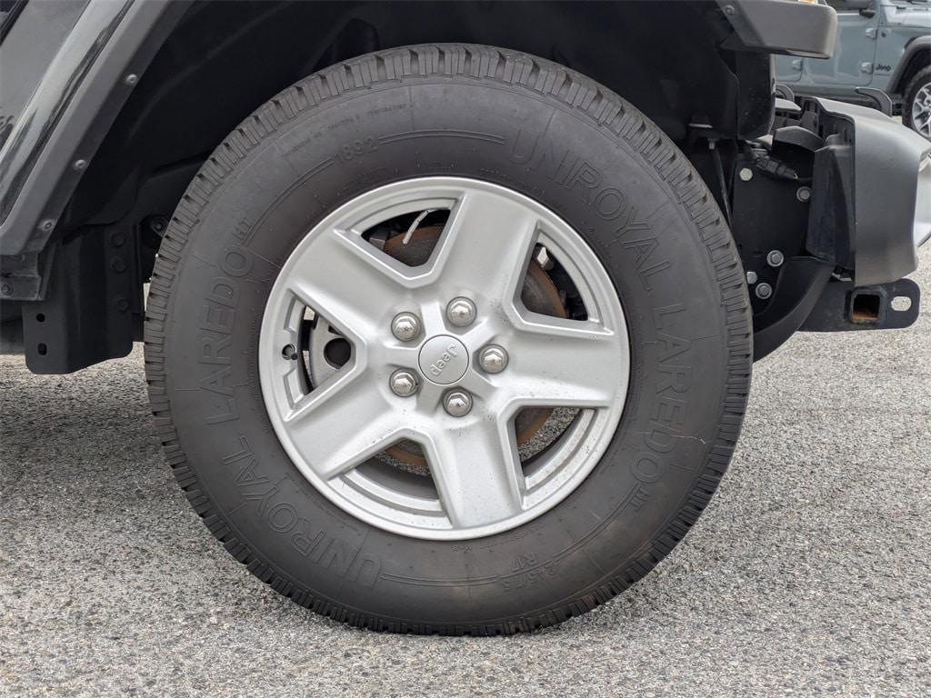 used 2022 Jeep Gladiator car, priced at $27,995