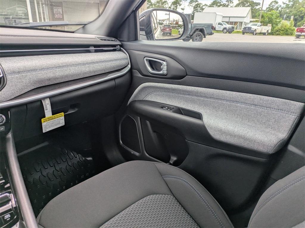 new 2025 Jeep Compass car, priced at $28,747