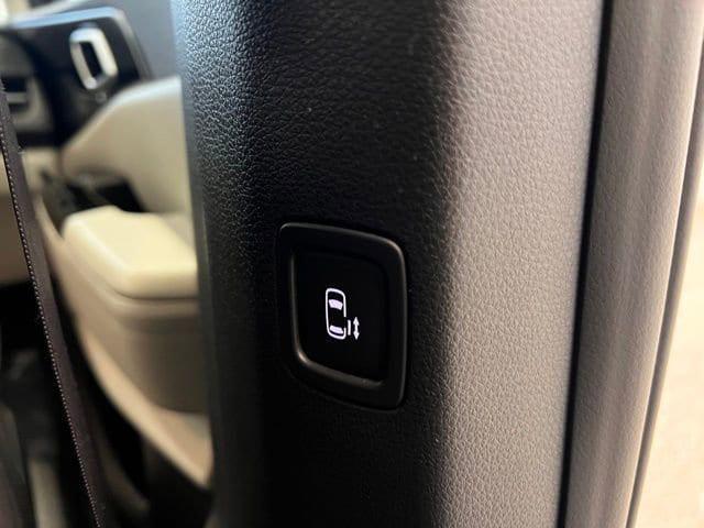 used 2024 Kia Carnival car, priced at $32,798