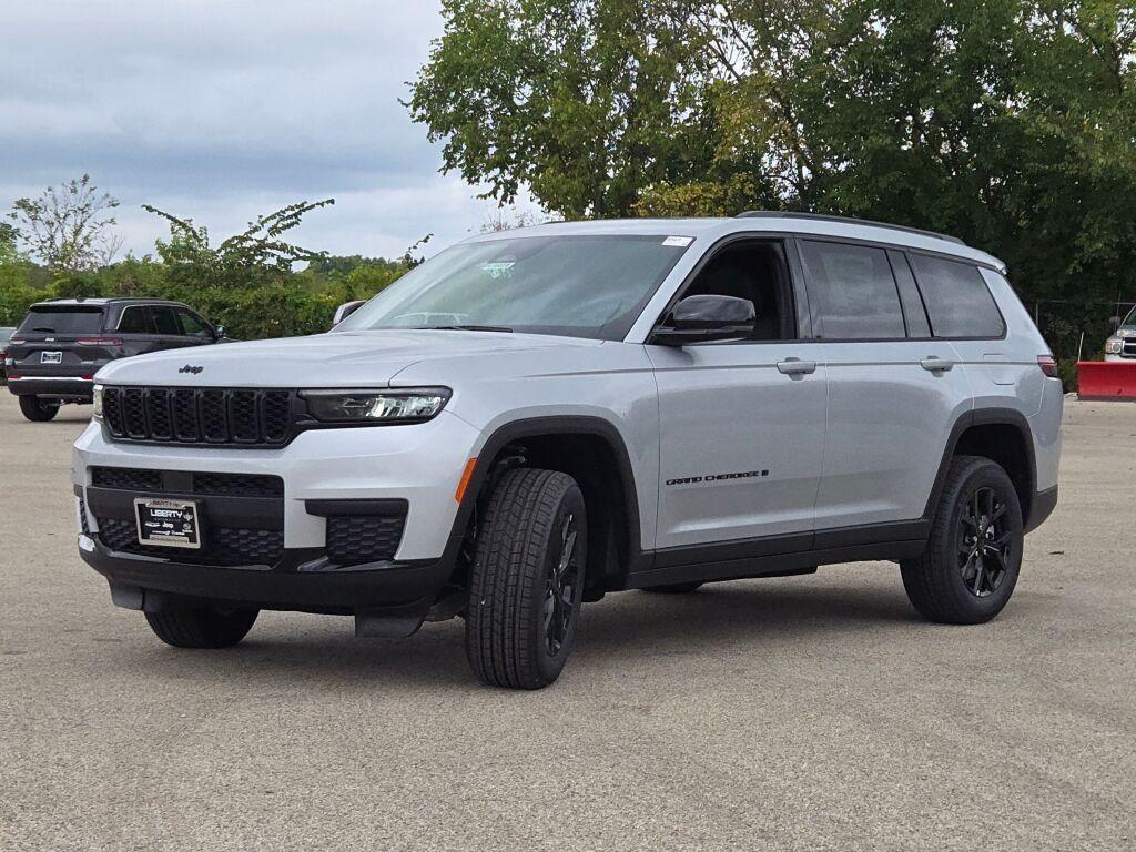 new 2025 Jeep Grand Cherokee L car, priced at $40,000