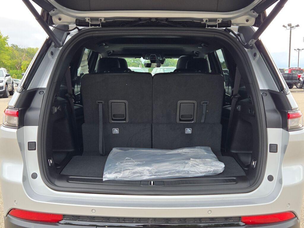 new 2025 Jeep Grand Cherokee L car, priced at $40,000