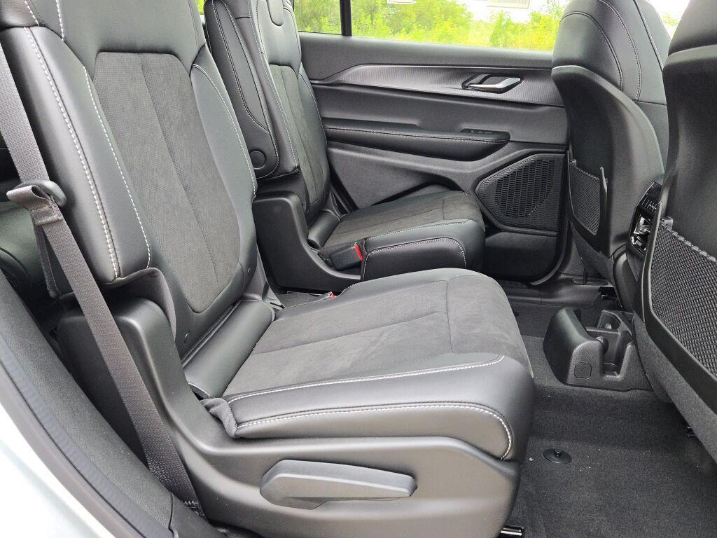 new 2025 Jeep Grand Cherokee L car, priced at $40,000