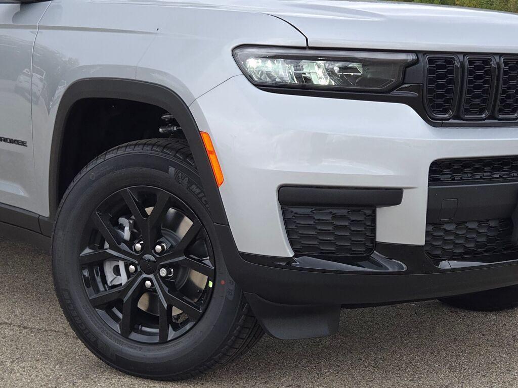 new 2025 Jeep Grand Cherokee L car, priced at $40,000