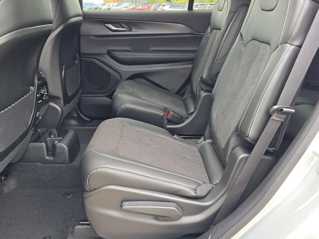 new 2025 Jeep Grand Cherokee L car, priced at $40,000