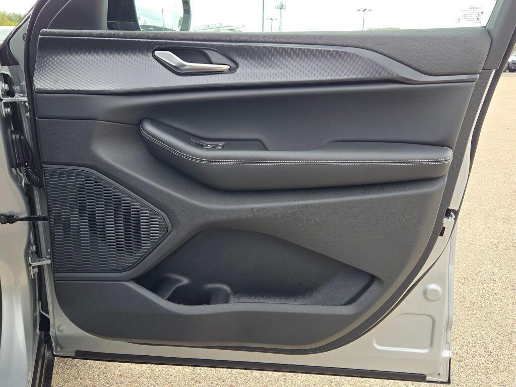 new 2025 Jeep Grand Cherokee L car, priced at $40,000