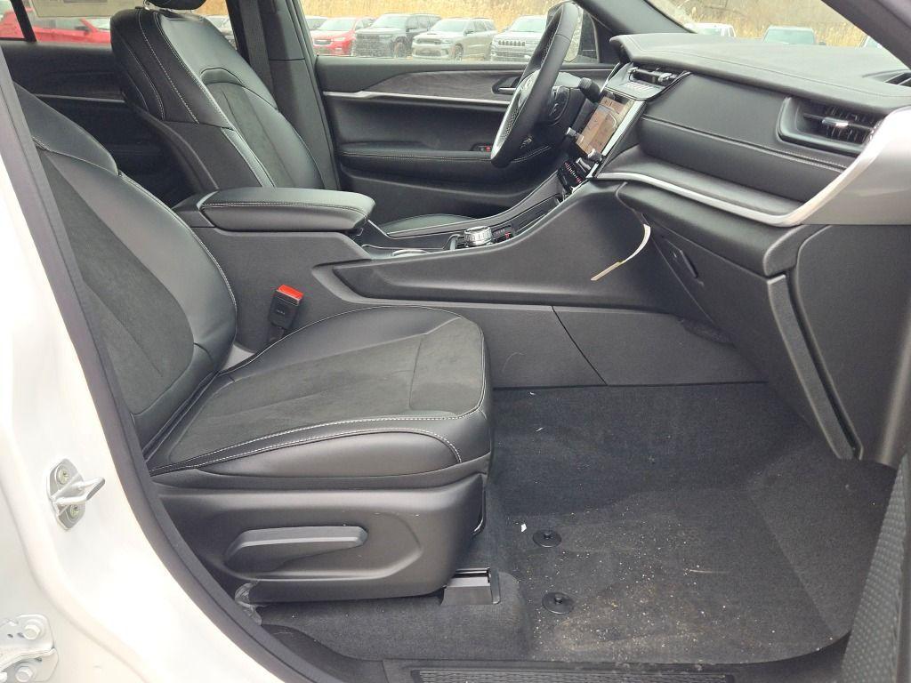 new 2026 Jeep Grand Cherokee car, priced at $45,876