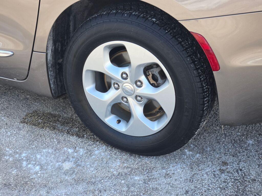 used 2017 Chrysler Pacifica car, priced at $13,482