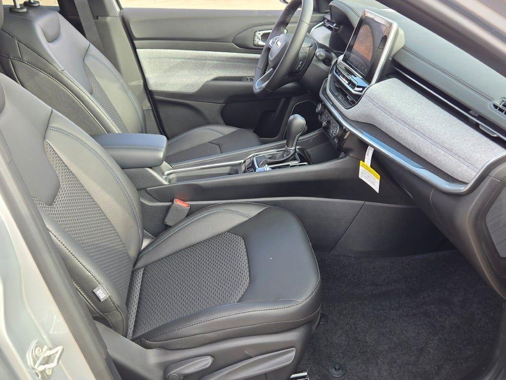 new 2025 Jeep Compass car, priced at $25,999