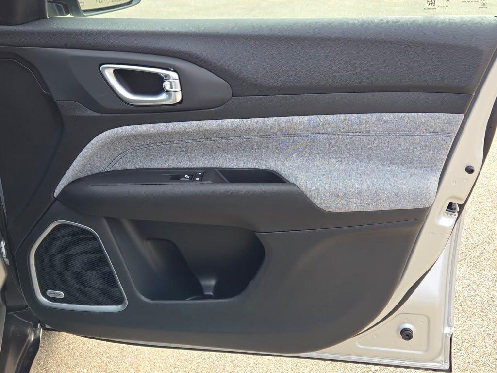 new 2025 Jeep Compass car, priced at $25,999