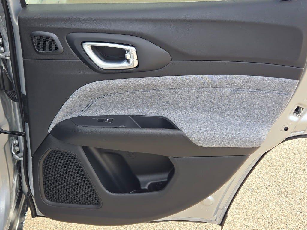 new 2025 Jeep Compass car, priced at $25,999