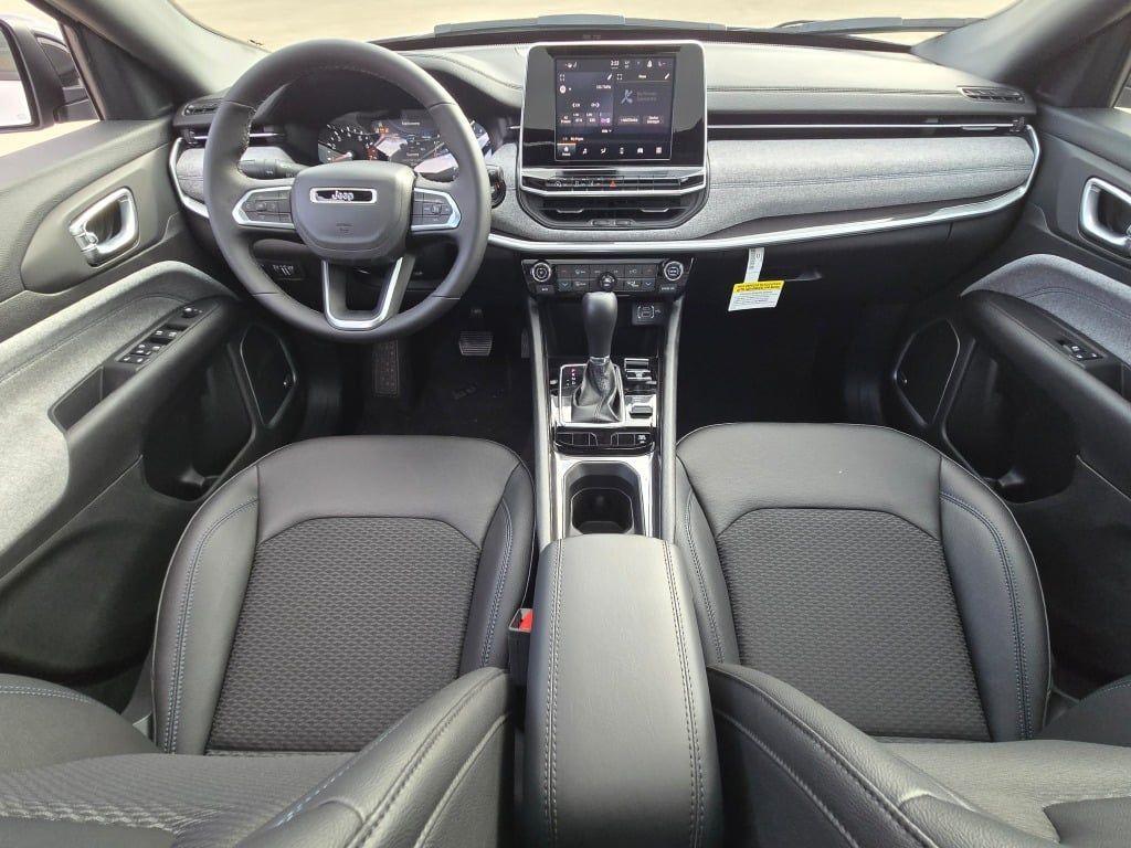 new 2025 Jeep Compass car, priced at $25,999