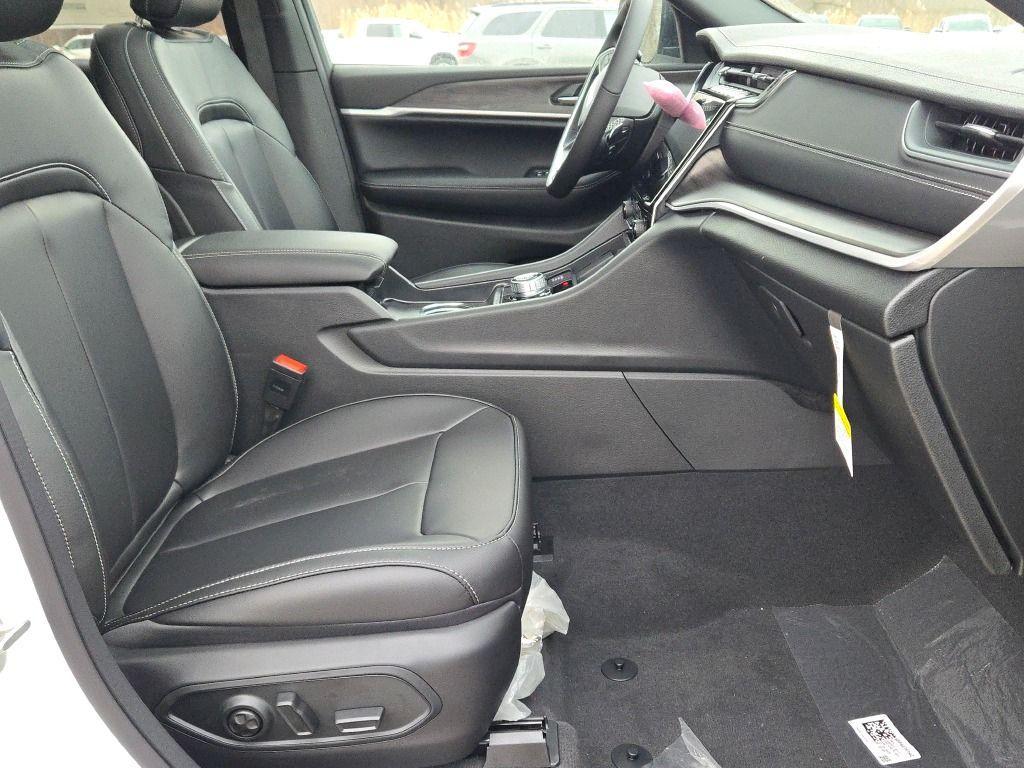 new 2025 Jeep Grand Cherokee car, priced at $51,545