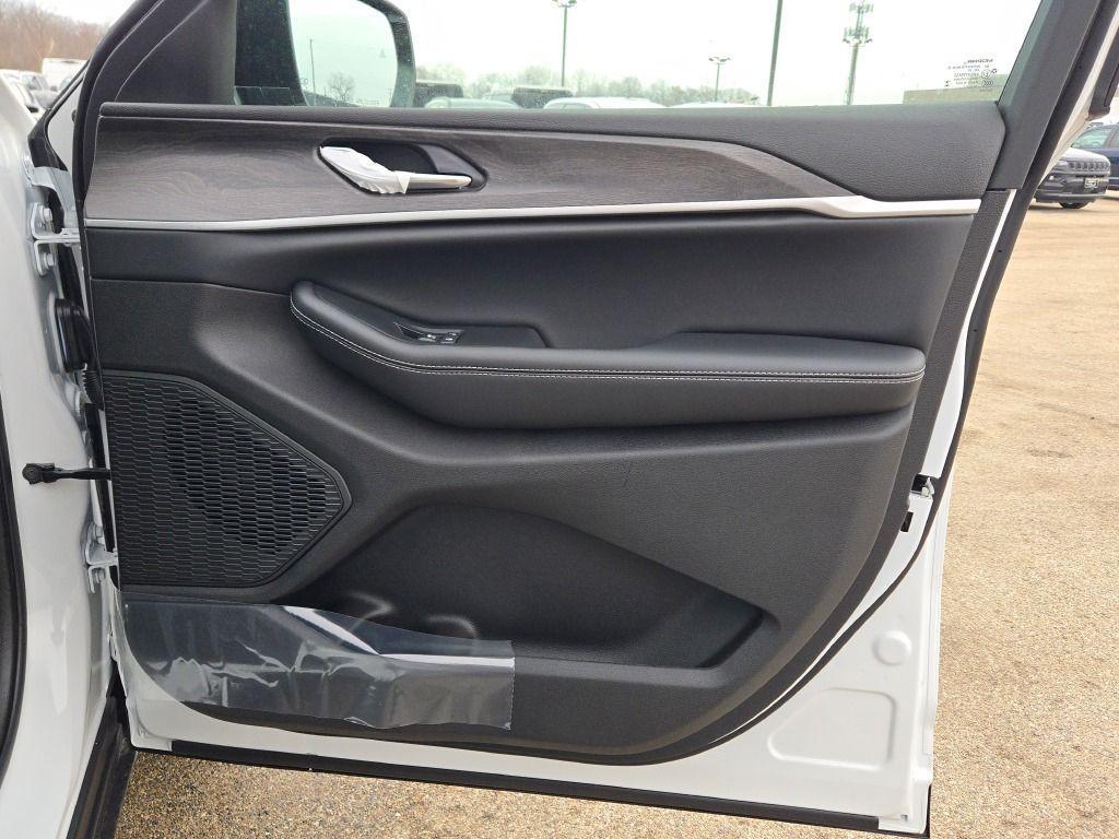 new 2025 Jeep Grand Cherokee car, priced at $51,545