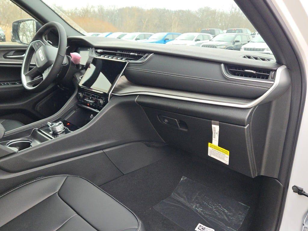 new 2025 Jeep Grand Cherokee car, priced at $51,545