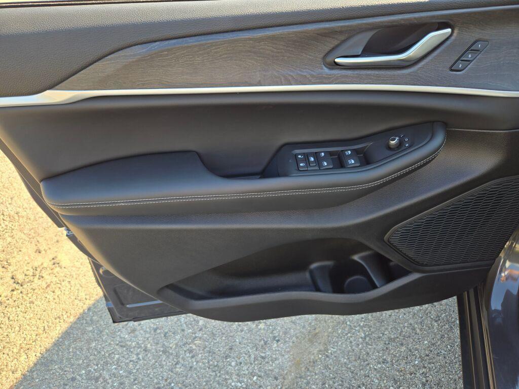 new 2025 Jeep Grand Cherokee L car, priced at $52,095