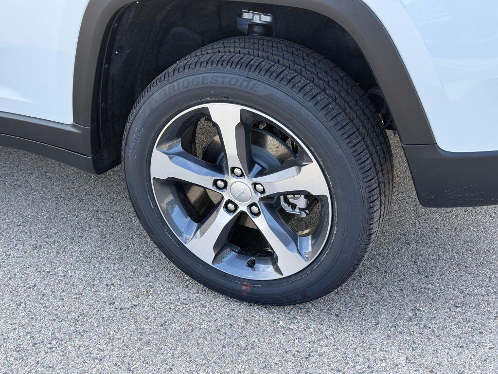 new 2026 Jeep Grand Cherokee car, priced at $41,877