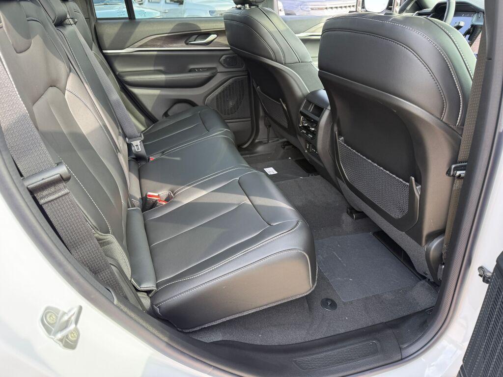 new 2026 Jeep Grand Cherokee car, priced at $41,877