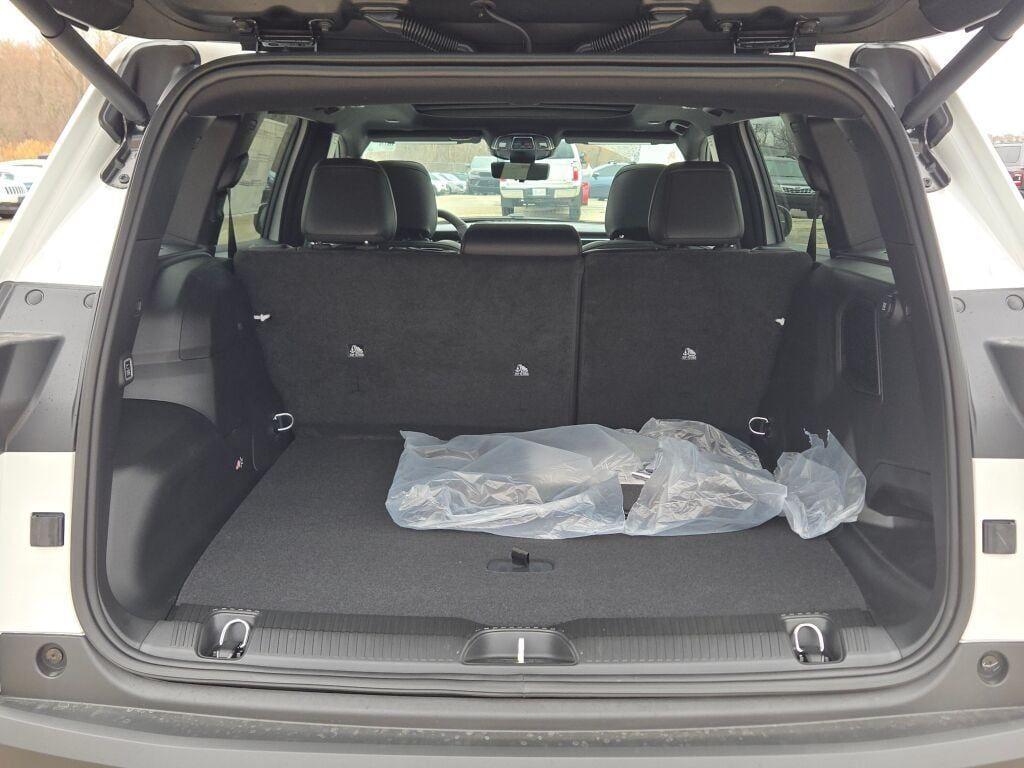 new 2026 Jeep Cherokee car, priced at $44,332