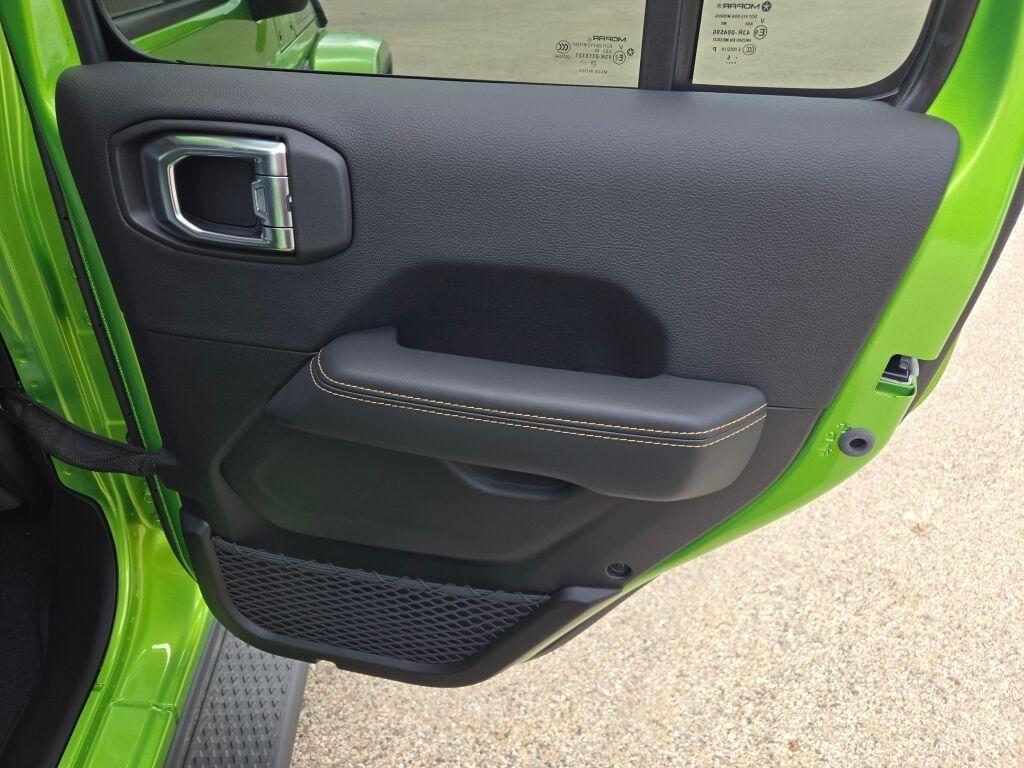 new 2025 Jeep Gladiator car, priced at $44,200