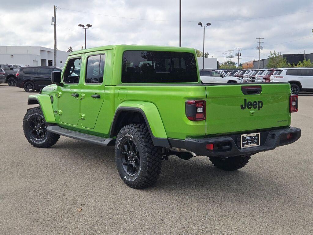 new 2025 Jeep Gladiator car, priced at $44,200