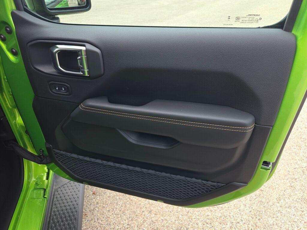 new 2025 Jeep Gladiator car, priced at $44,200