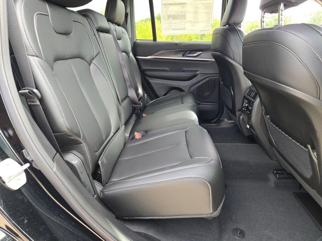 new 2025 Jeep Grand Cherokee car, priced at $45,245