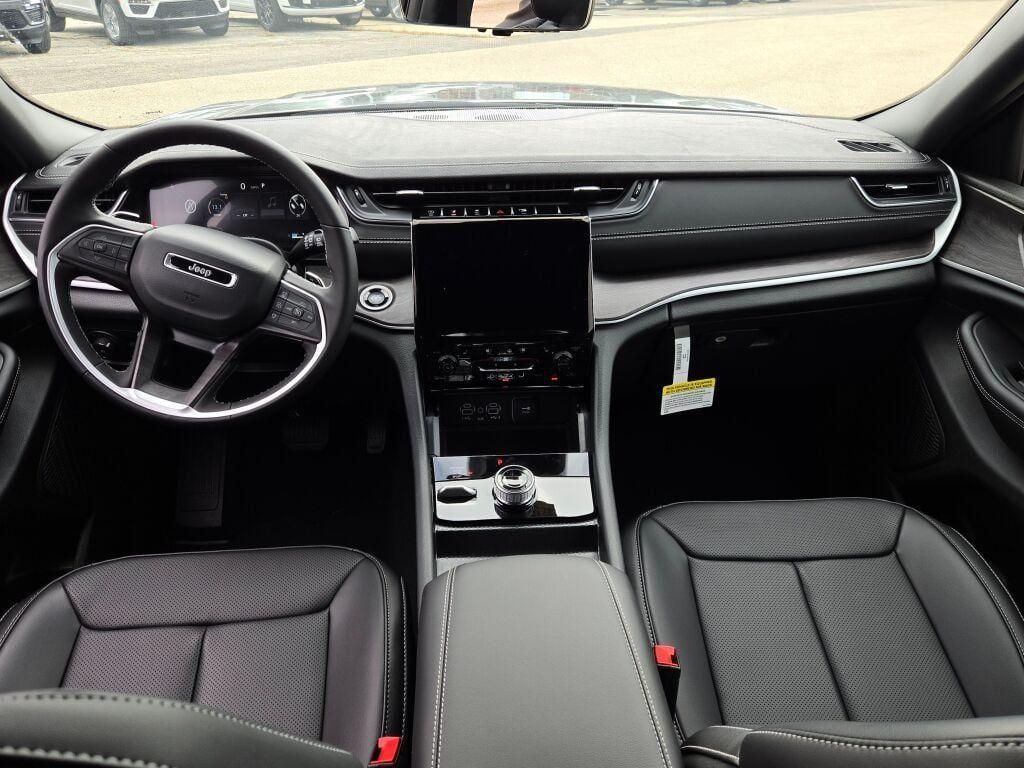 new 2025 Jeep Grand Cherokee car, priced at $45,245