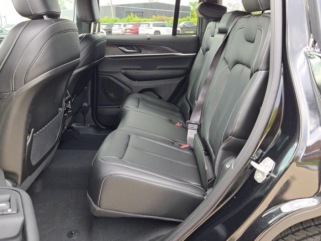 new 2025 Jeep Grand Cherokee car, priced at $45,245