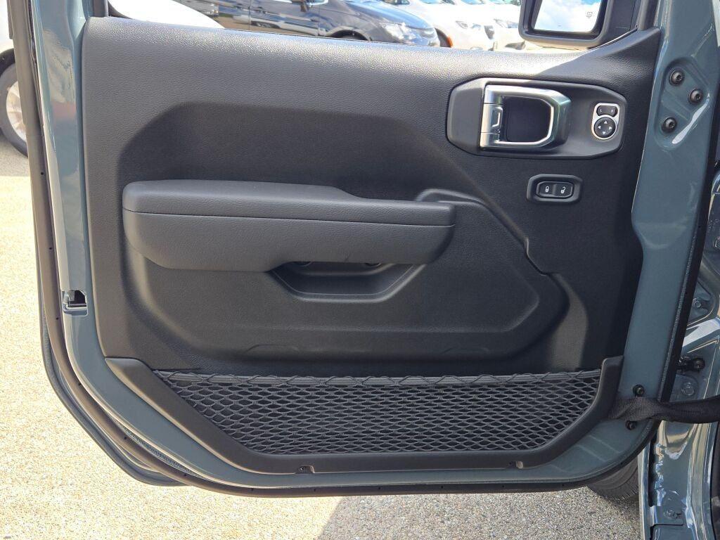 new 2025 Jeep Gladiator car, priced at $38,449