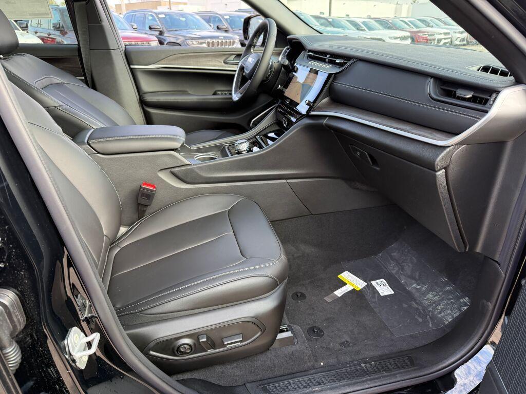 new 2026 Jeep Grand Cherokee car, priced at $41,593