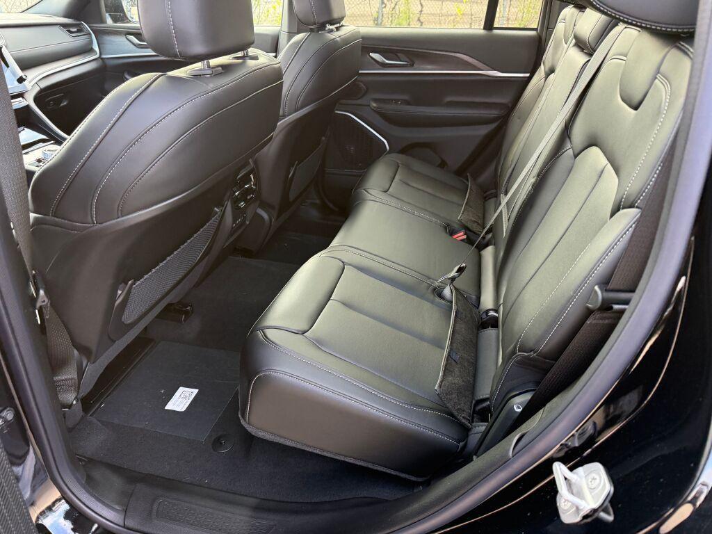 new 2026 Jeep Grand Cherokee car, priced at $41,593