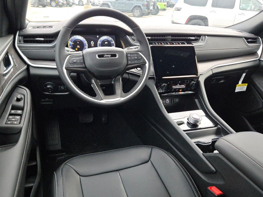 new 2025 Jeep Grand Cherokee car, priced at $43,245