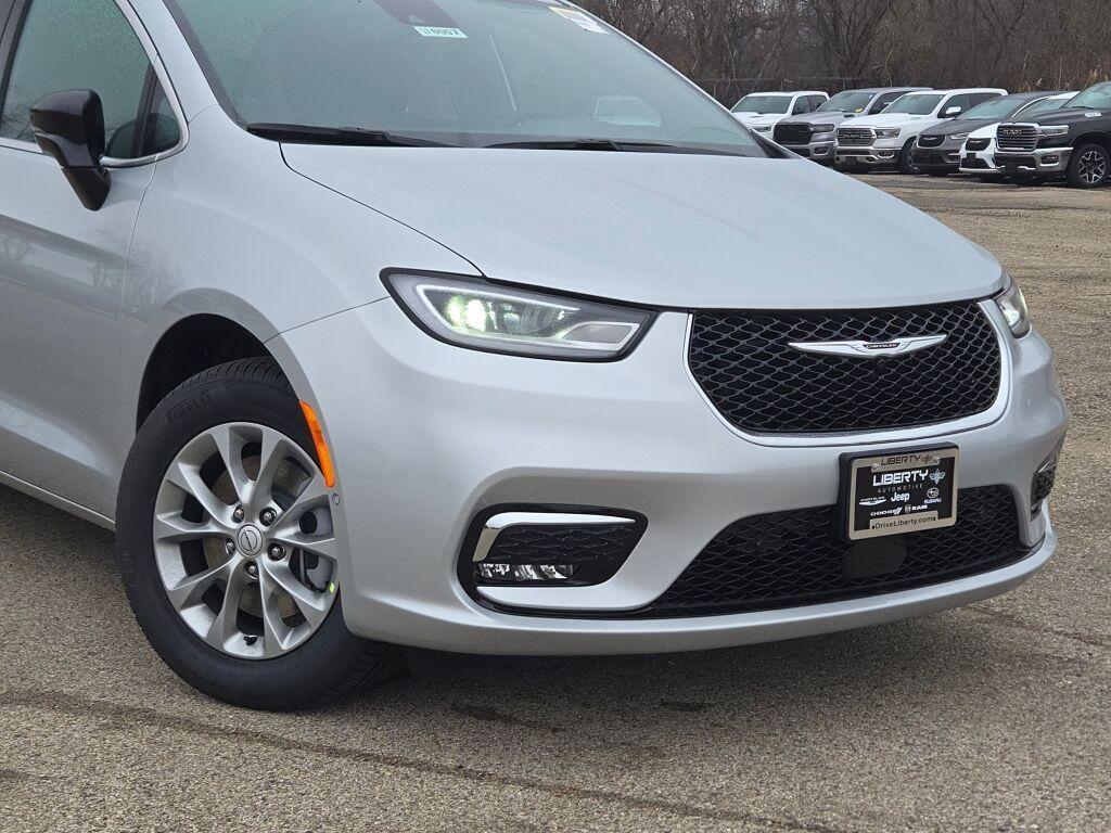 new 2026 Chrysler Pacifica car, priced at $46,060