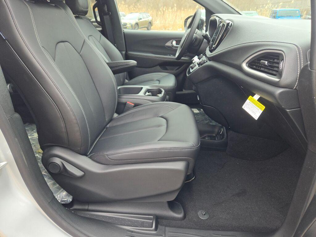 new 2026 Chrysler Pacifica car, priced at $46,060