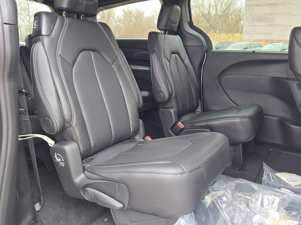 new 2026 Chrysler Pacifica car, priced at $46,060