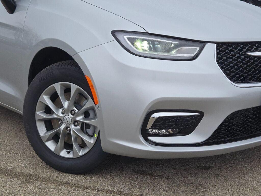 new 2026 Chrysler Pacifica car, priced at $46,060