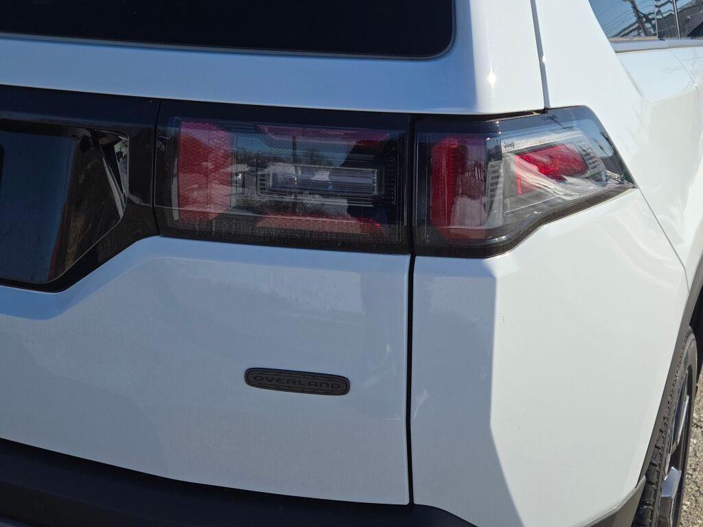 new 2026 Jeep Cherokee car, priced at $43,385