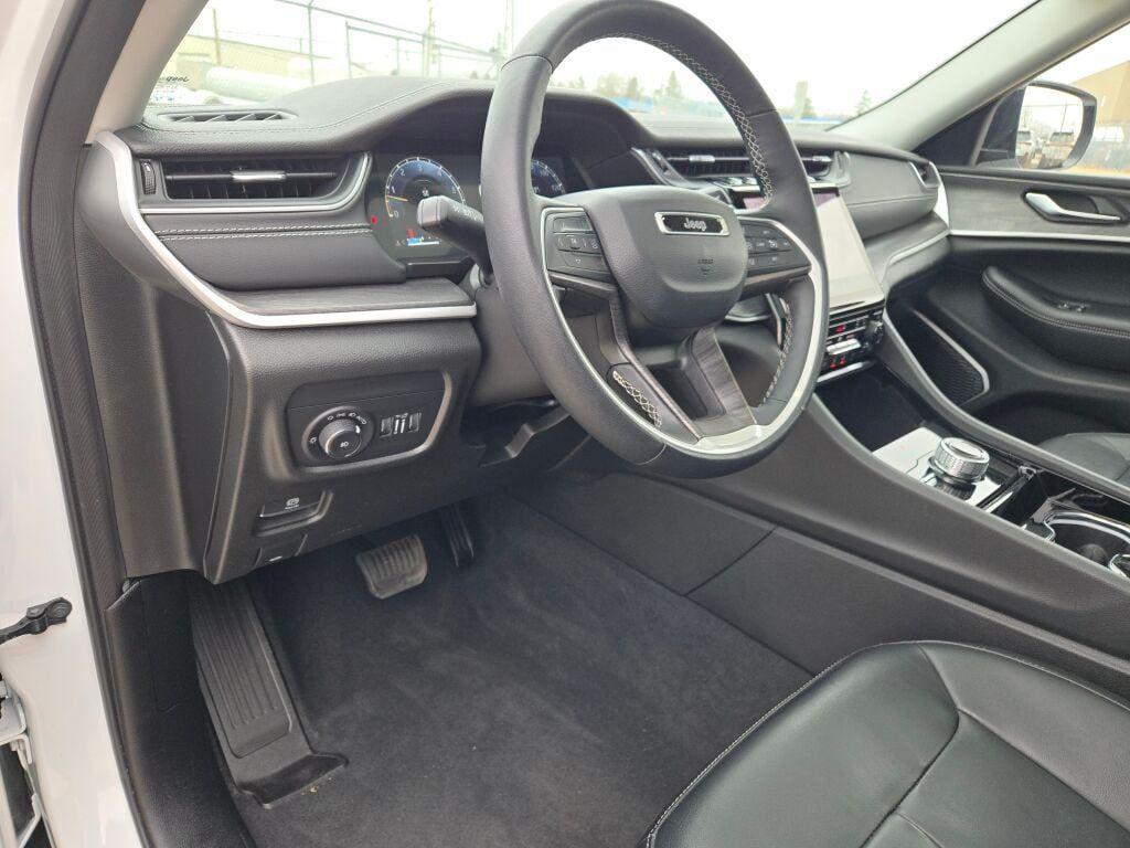 used 2022 Jeep Grand Cherokee car, priced at $31,467