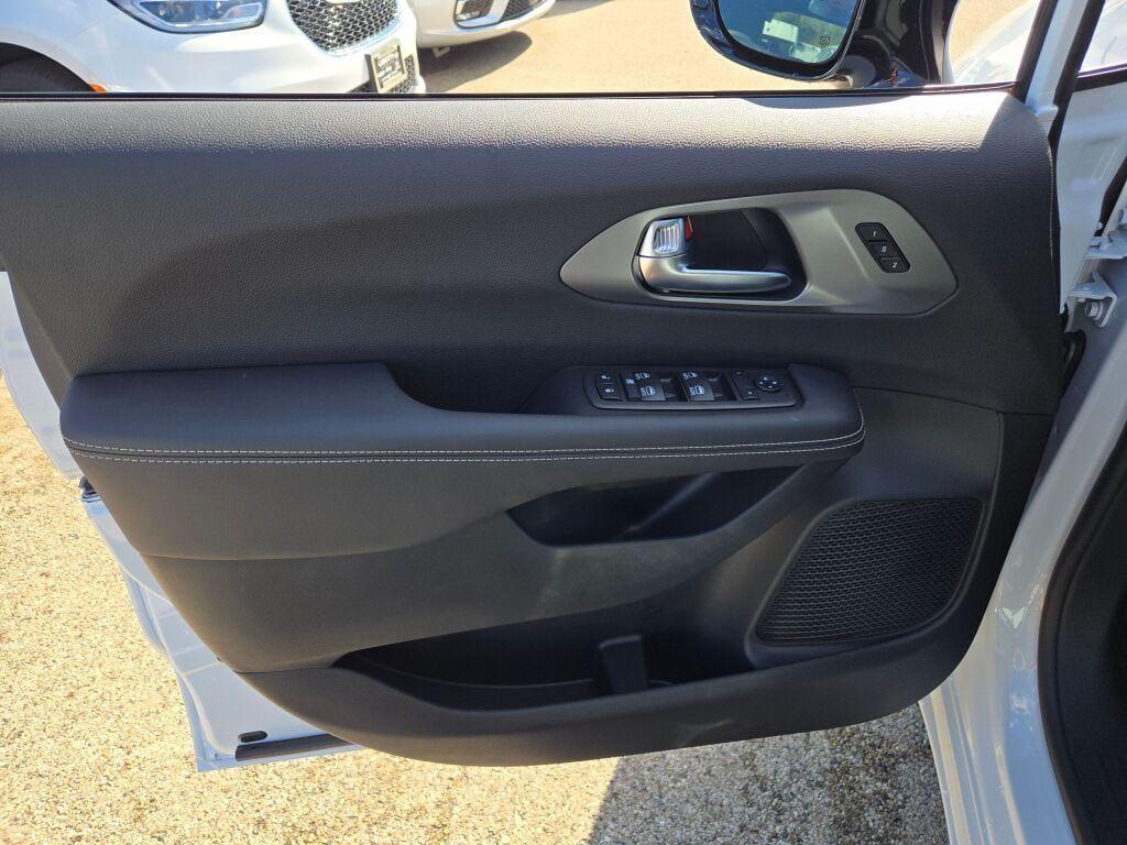 new 2026 Chrysler Pacifica car, priced at $40,392