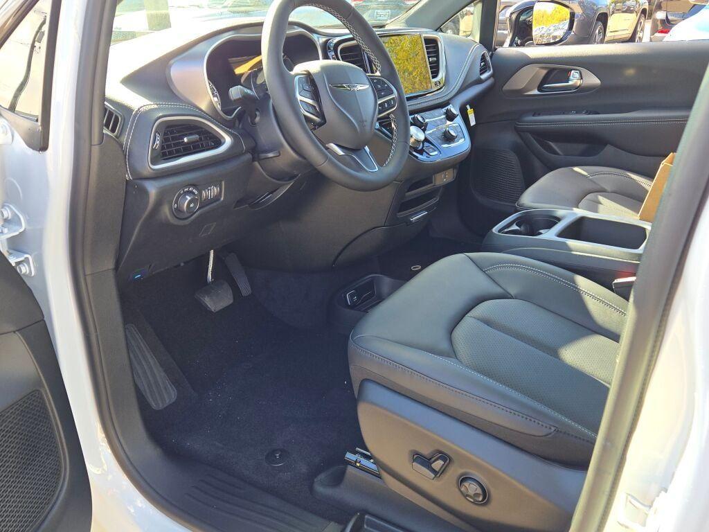 new 2026 Chrysler Pacifica car, priced at $40,392