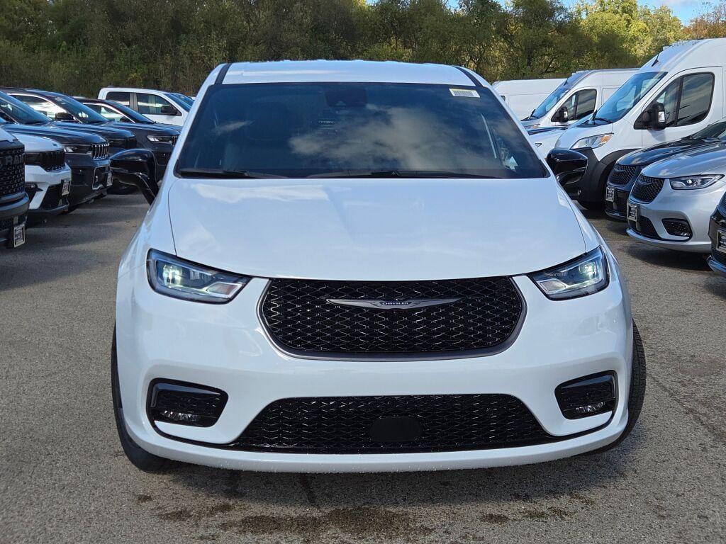 new 2026 Chrysler Pacifica car, priced at $40,392